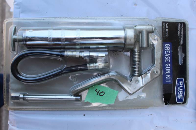 lot 40 image: Polaris Pure Grease Gun Kit 2871312