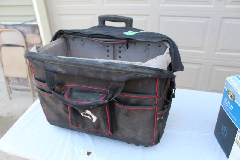 lot 54 image: Husky Water Resistent Rolling Tool Caddy