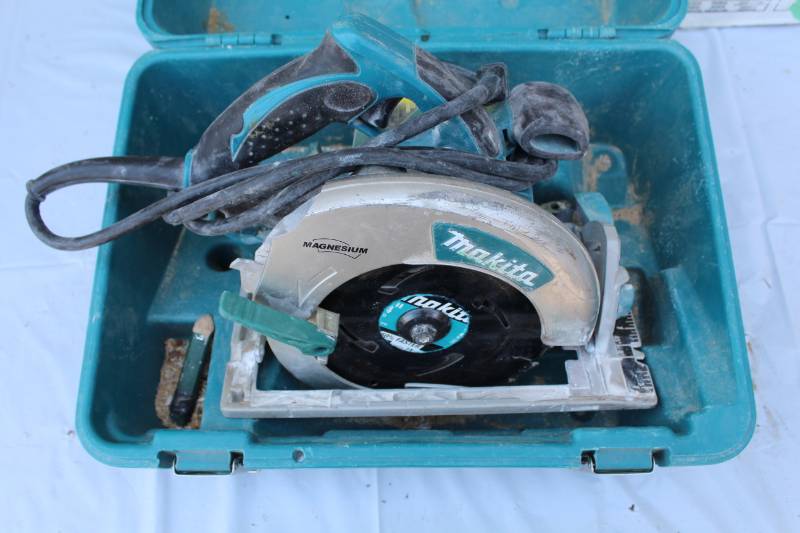 lot 58 image: Makita 5000MG 7-14in. Circular Saw with Case