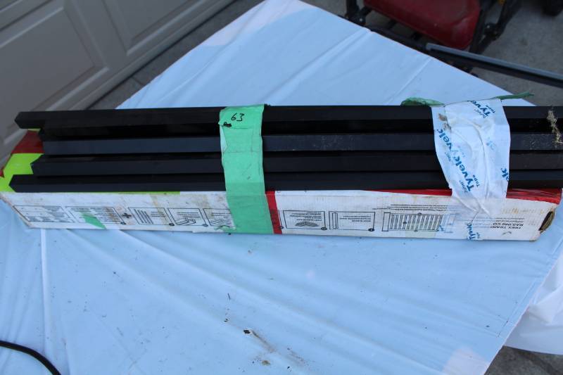 lot 63 image: Trex Transcend Square Aluminum Balusters 36in. Height Rail Kit