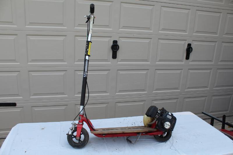lot 12 image: Go-Ped Sport Gas Scooter with Komatsu Zenoah Gasoline Motor