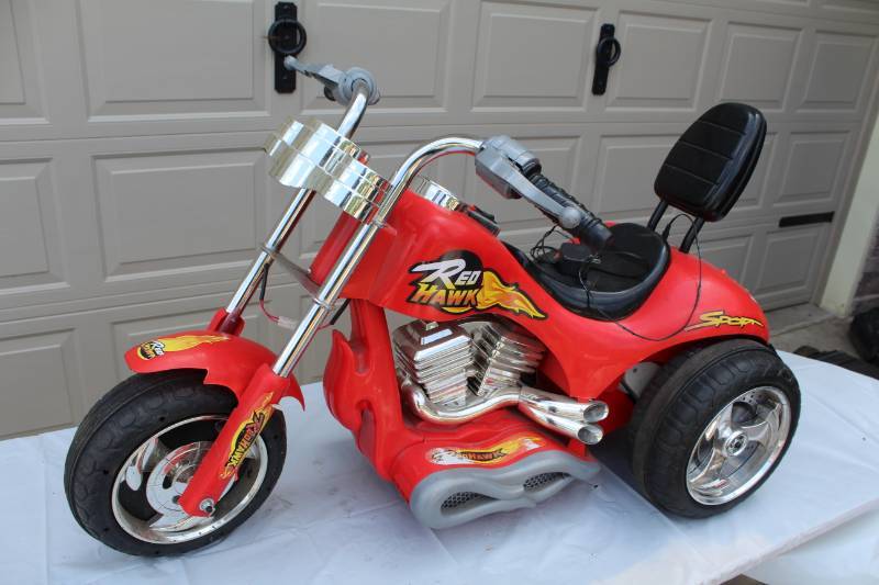lot 2 image: 2016 Pinghu Weikesi Childrens Toy Co., Ltd Red Hawk Sport 12VDC Electric Kids Ride-On Super Chopper