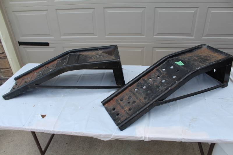 lot 72 image: Pair of Car Ramps