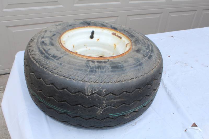 lot 78 image: 18.5x8.5-8 Golf Cart Tire with 5-Lug Steel Wheel
