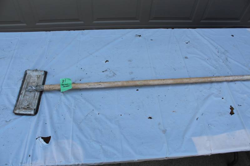 lot 81 image: Drywall Sander with Wood Handle