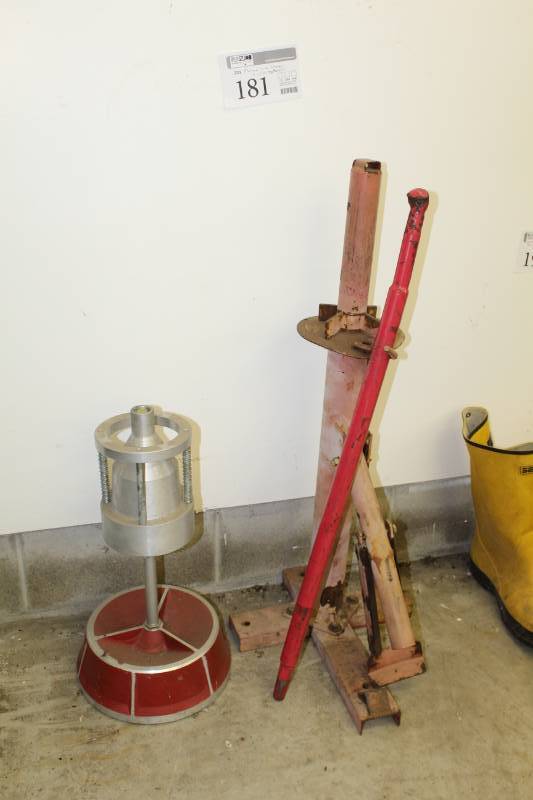 lot 181 image: Manual Tire Changer and Wheel Balancer