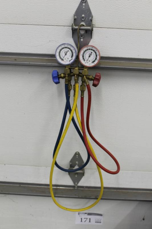 lot 179 image: Refridgeration Gauges