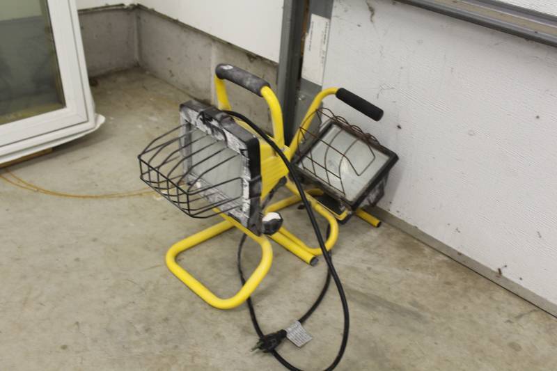 lot 202 image: Lot of (2) Shop Lights