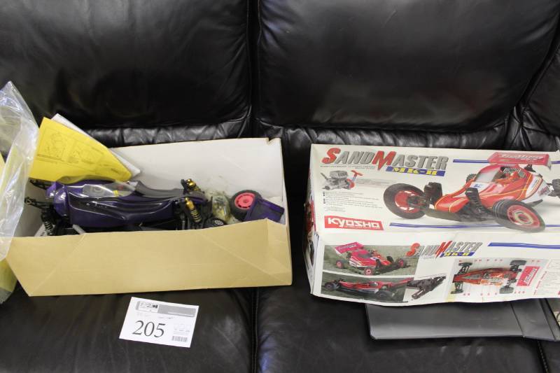 lot 205 image: Sandmaster MK-II 110 Scale Radio Controled .12 Engine Powered Racing Buggy RC Car