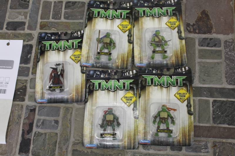 lot 218 image: Playmates Teenage Mutant Ninja Turtles Collectible Figurines