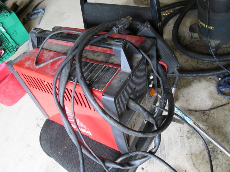 lot 12 image: Handy mig 101 wire feed welder work...