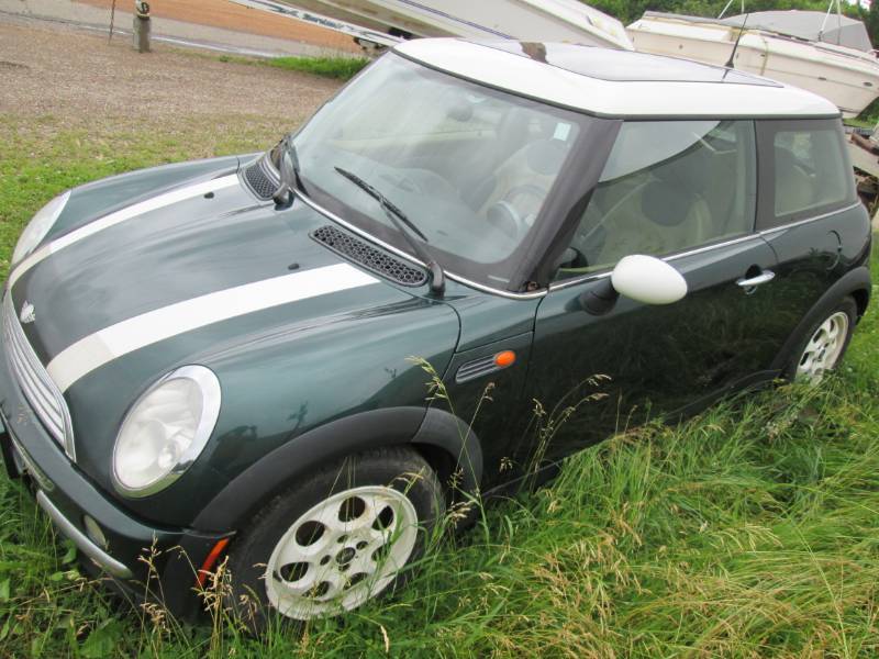 lot 1 image: 2002 Mini Cooper Car, starts, runs ...
