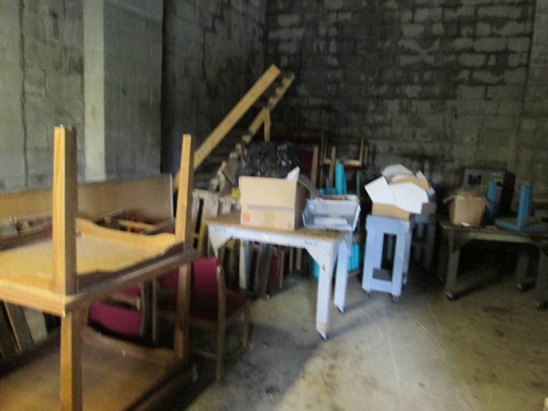 lot 17 image: Entire contents of corner, chairs, ...