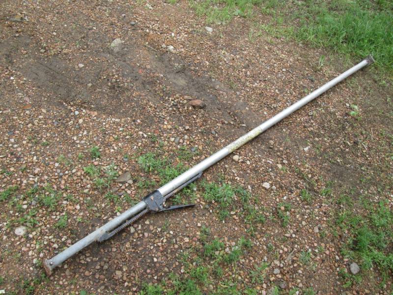 lot 21 image: Semi trailer load secure bar...