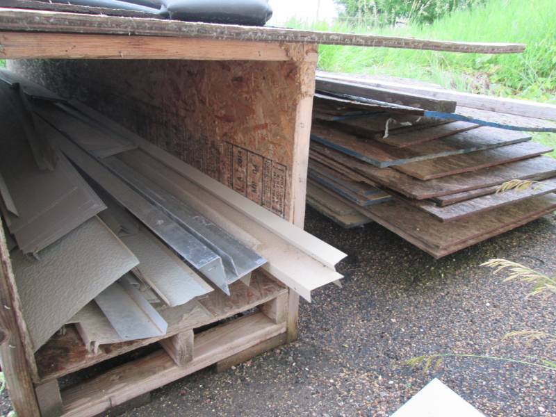 Lot of building materials including...