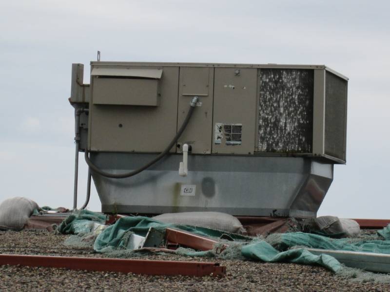 Lennox rooftop HVAC unit on top of ...