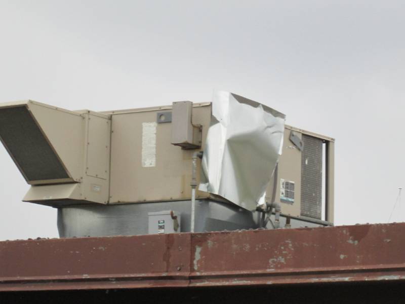 Hvac rooftop unit on to of building...