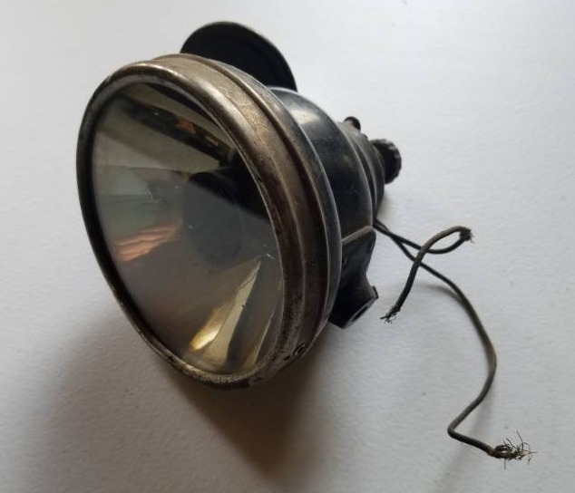 lot 7 image: Vintage Auto Outside headlight with mirror