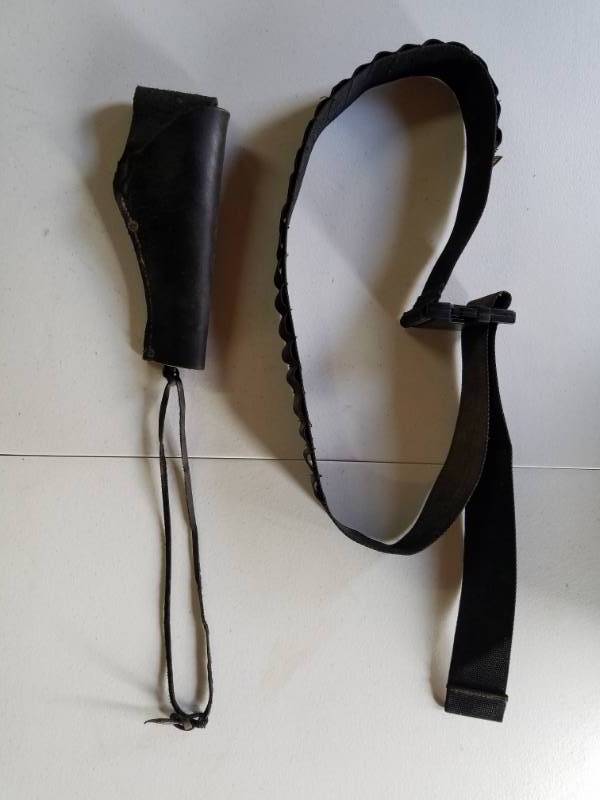 lot 22 image: Side Gun Holster and Ammo Belt