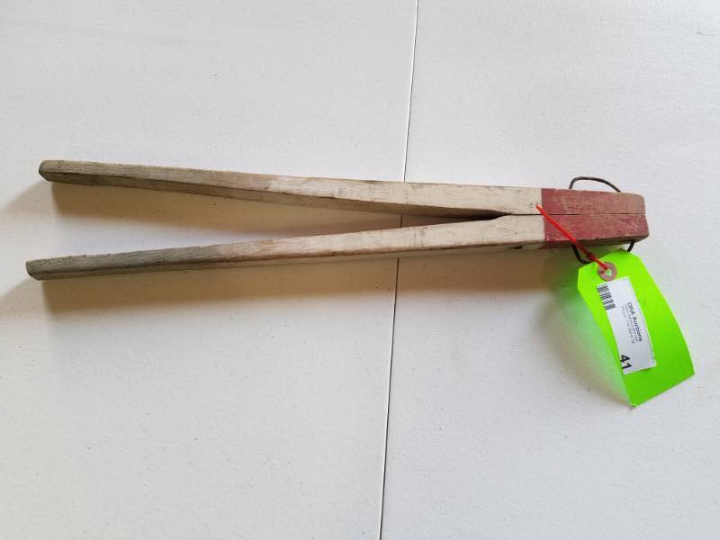 lot 41 image: Vintage wood laundry turner