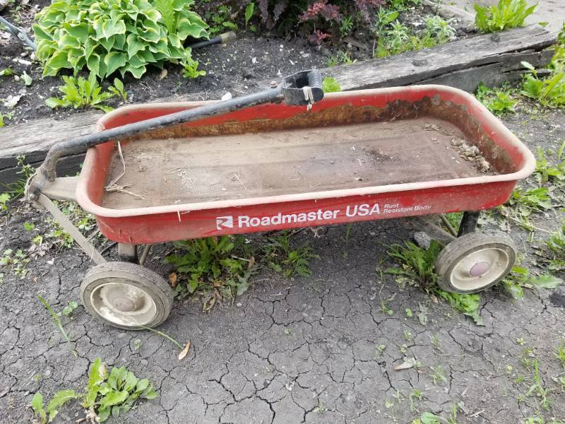 lot 93 image: Roadster USA Red Wagon