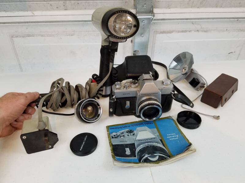 lot 98 image: Vintage Camera Lot