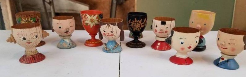 lot 124 image: 11 vintage wood bobble heads or head cups