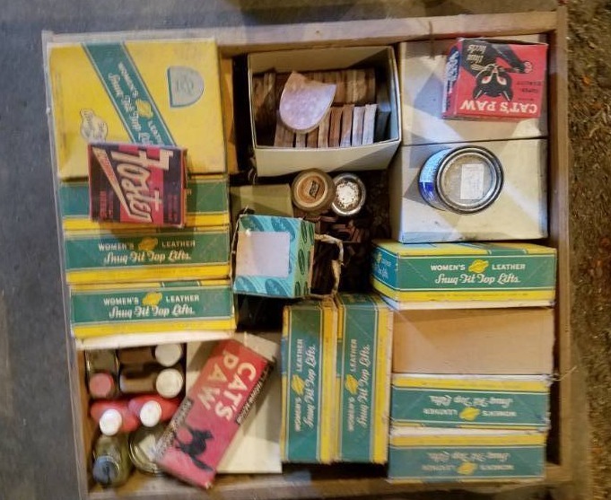 lot 132 image: Large lot of Mens & Womens shoe parts