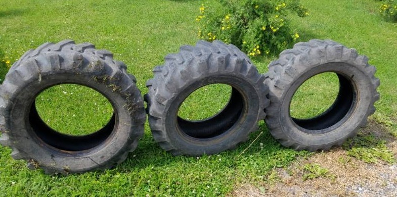 lot 136 image: 3 used Skidsteer Firestone tires