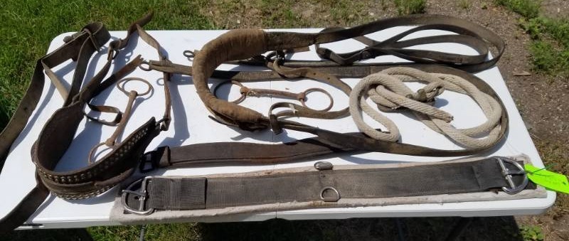 lot 150 image: Horse Lead Ropes & Belly Bands mix lot
