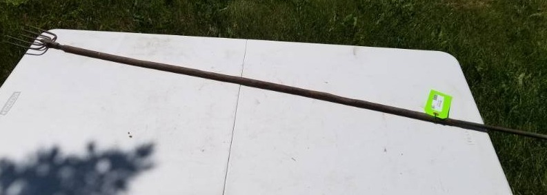 lot 155 image: 5 foot long home made fishing spear