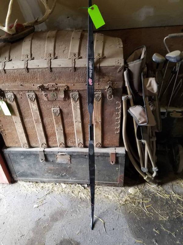 lot 182 image: Re Curve Bow