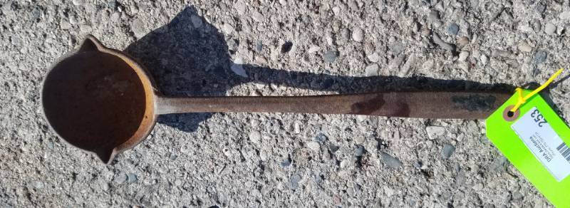 lot 253 image: Hollands Made in USA Cast Iron Ladle