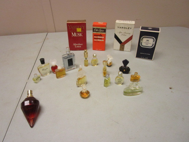 lot 103 image: COLOGNE AND PERFUME BOTTLES