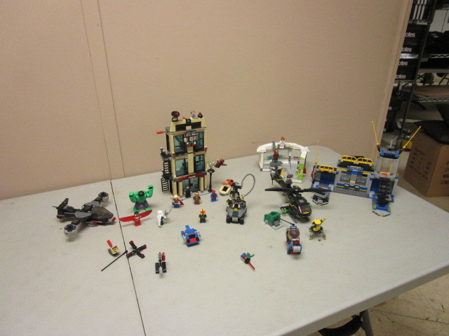 lot 117 image: LEGO MARVEL SETS