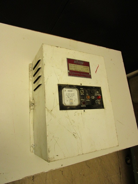 lot 127 image: SENTRY MARINE BATTERY CHARGER