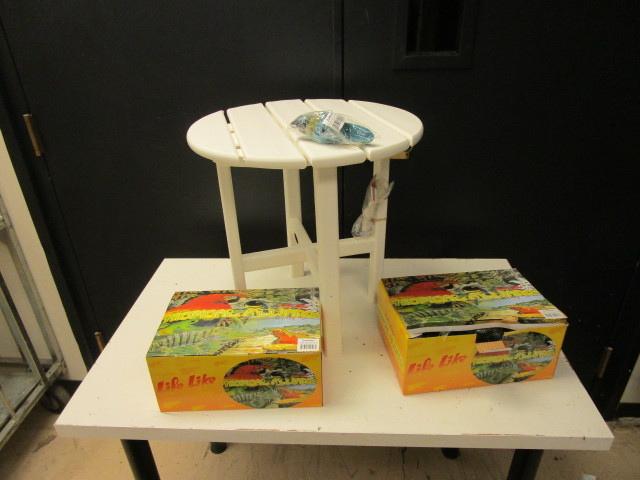 lot 134 image: POLYWOOD TABLE AND TROPICAL ALLIANCE BOBBLE HEAD BIRDS