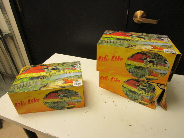 lot 135 image: TROPICAL ALLIANCE BOBBLE HEAD BIRDS