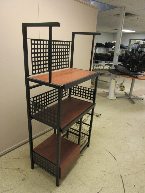lot 148 image: DORM ROOM STYLE DESK