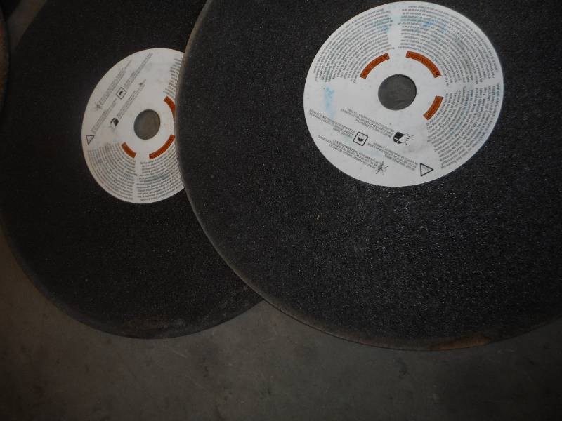 lot 25 image: 14 Cut Off Blades
