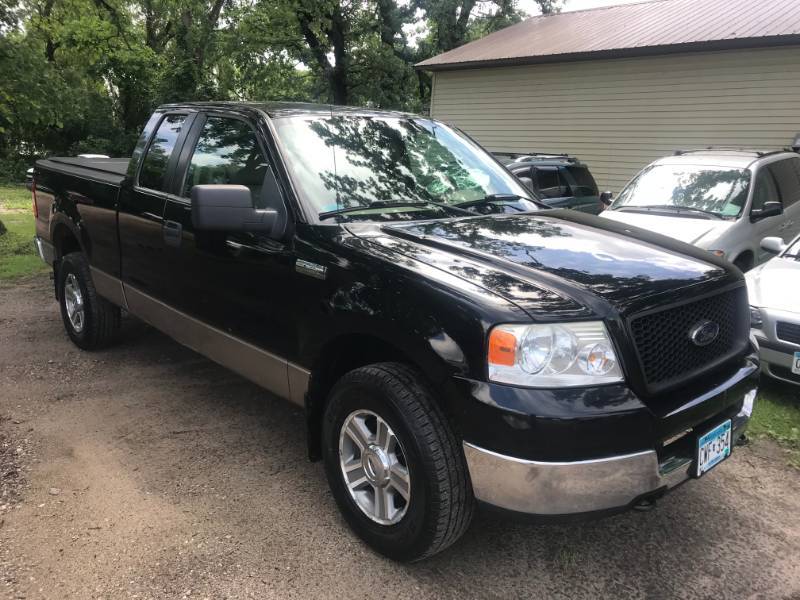 lot 3 image: 2005 Ford F-150 XLT 4x4