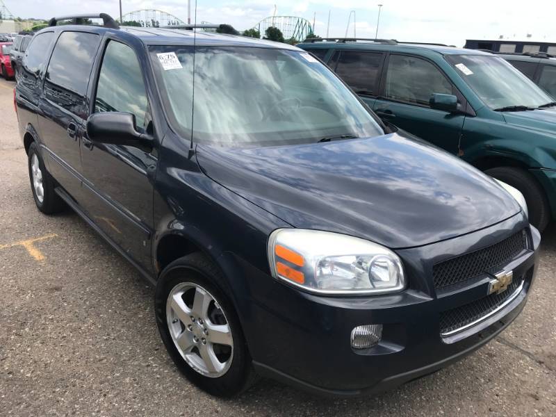 lot 20 image: 2008 Chevrolet Uplander LT