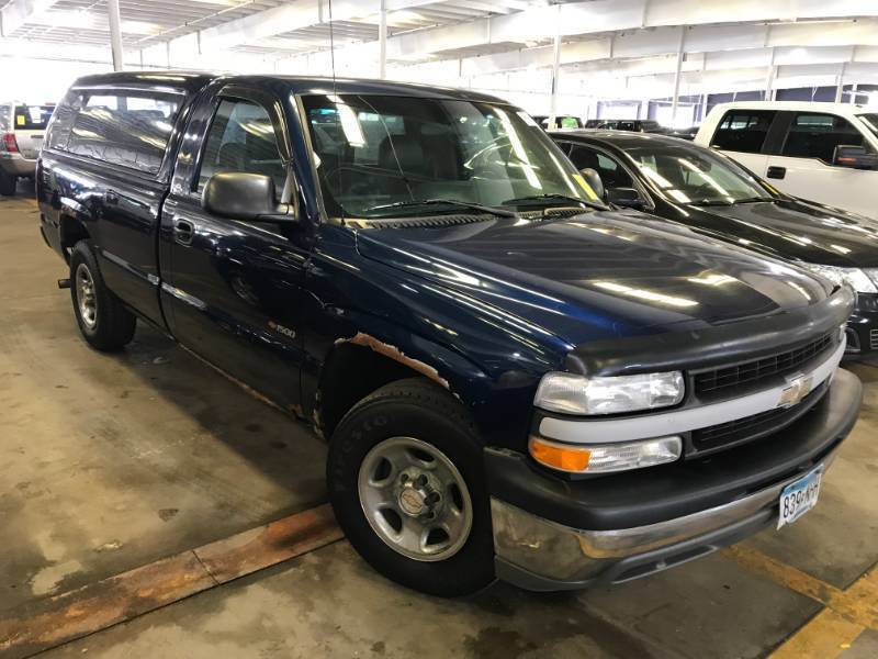 lot 24 image: 2001 Chevrolet Silverado 2wd