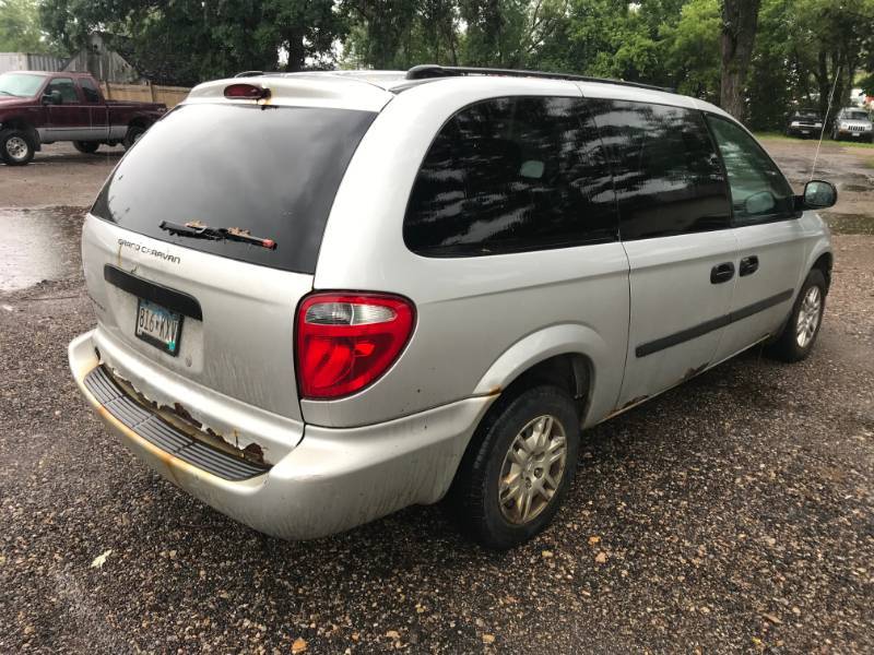 lot 27 image: 2005 Dodge Grand Caravan