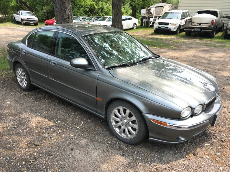 lot 28 image: 2002 Jaguar X-Type 2.5