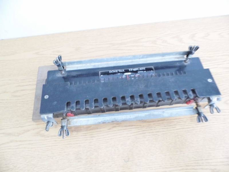 lot 12 image: Dovetail Template