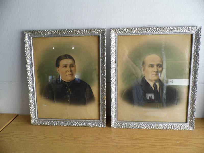 lot 20 image: Antique Photos