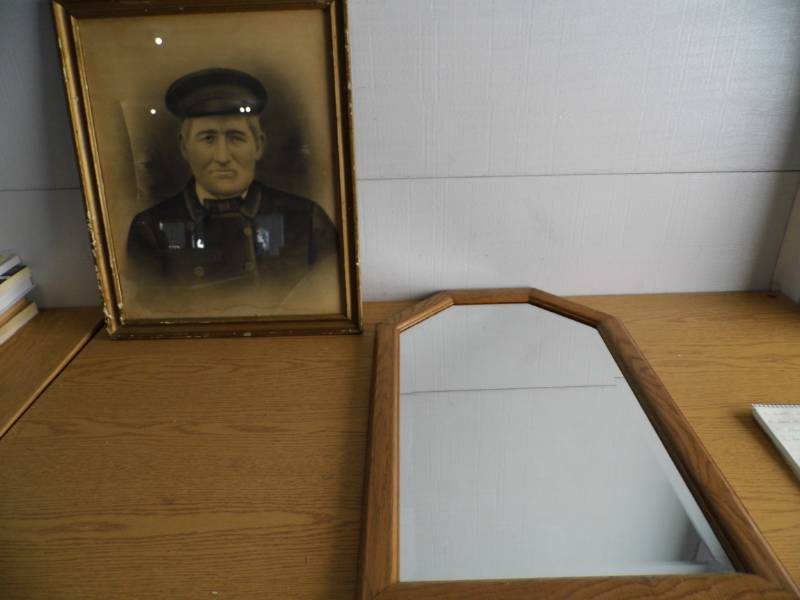 lot 22 image: Antique Picture - Mirror