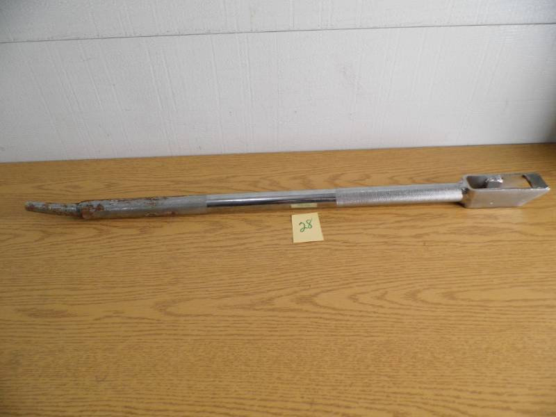 lot 28 image: Breaker Bar