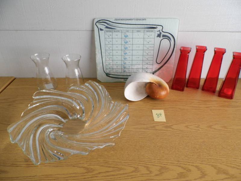 lot 34 image: Vases - Shell - Decor